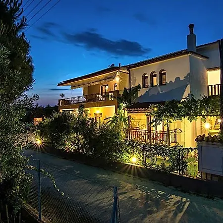 Hotel Tsamakdas House 2*